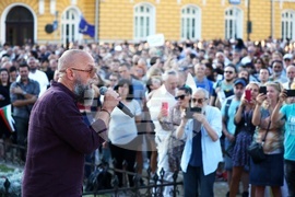 Протест - "Нямате белезници за всички!"