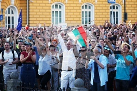 Протест - "Нямате белезници за всички!"