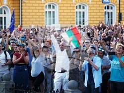 Протест - "Нямате белезници за всички!"
