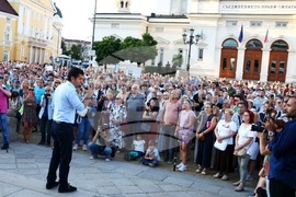 Протест - "Нямате белезници за всички!"