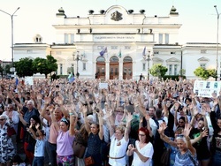 Протест - "Нямате белезници за всички!"