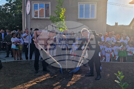 Етрополе - Васил Левски - годишнина - паметник - откриване - Илияна Йотова - Наталия Киселова