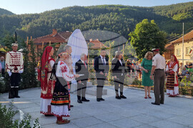 Етрополе - Васил Левски - годишнина - паметник - откриване - Илияна Йотова - Наталия Киселова