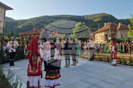 Етрополе - Васил Левски - годишнина - паметник - откриване - Илияна Йотова - Наталия Киселова