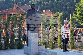 Етрополе - Васил Левски - годишнина - паметник - откриване - Илияна Йотова - Наталия Киселова