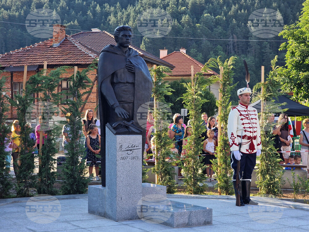 Етрополе - Васил Левски - годишнина - паметник - откриване - Илияна Йотова - Наталия Киселова