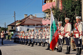 Етрополе - Васил Левски - годишнина - паметник - откриване - Илияна Йотова - Наталия Киселова