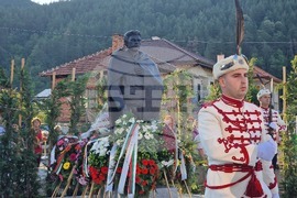 Етрополе - Васил Левски - годишнина - паметник - откриване - Илияна Йотова - Наталия Киселова