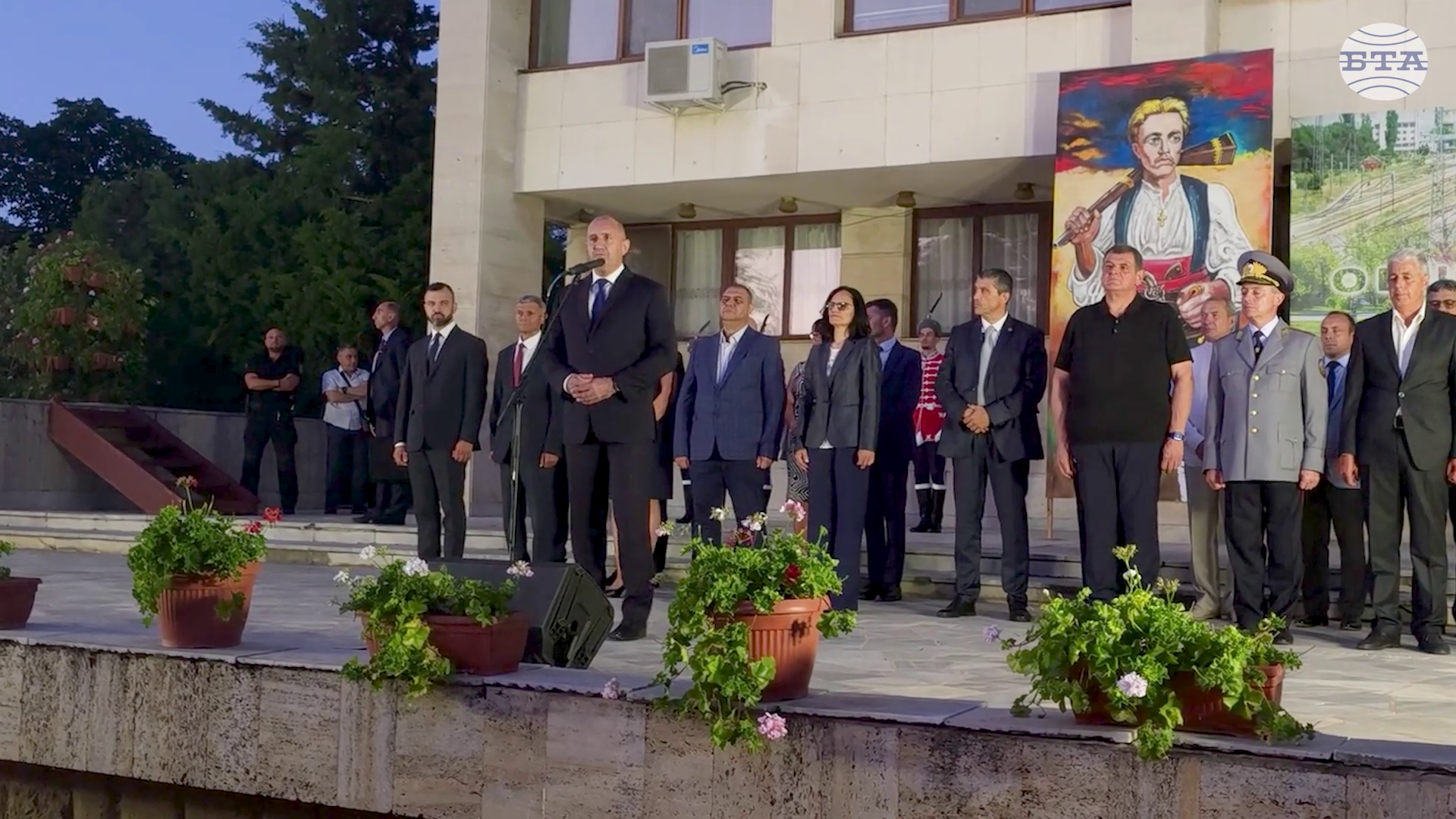 Апостола на свободата ни завеща вярата, че никоя стихия, никоя участ не може да бъде по-могъща от нас самите, каза президентът Румен Радев в град Левски