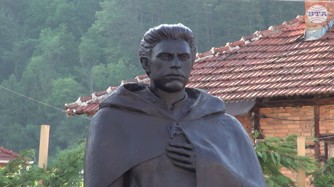 Няма по-свят начин да почетем Апостола от това днес да открием негов паметник в сърцето на Етрополе, каза кметът Владимир Александров