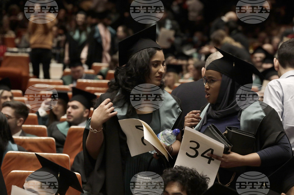 Медицински факултет към Медицинския университет - лекари - дипломи - връчване