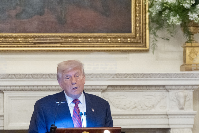 Тръмп заяви, че ще помогне на афганистанци, евакуирани в ОАЕ след идването на талибаните на власт в Афганистан