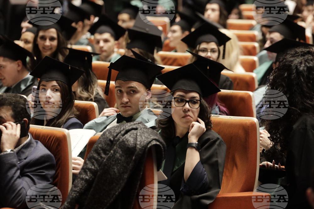 Медицински факултет към Медицинския университет - лекари - дипломи - връчване