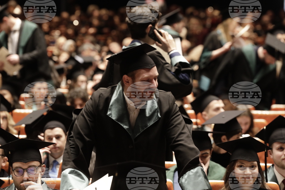 Медицински факултет към Медицинския университет - лекари - дипломи - връчване