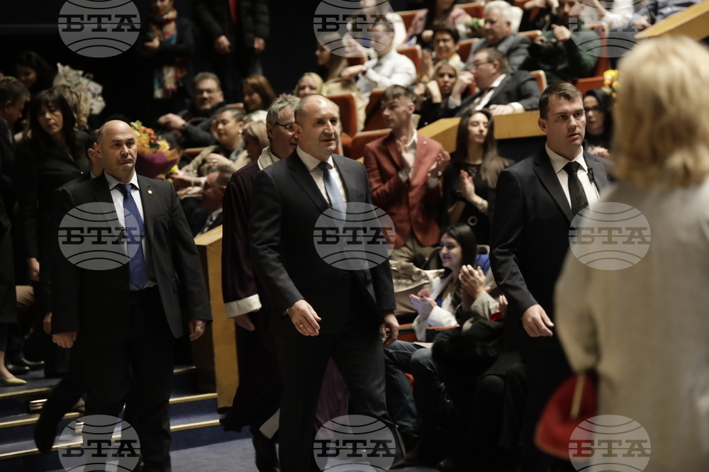 Медицински факултет към Медицинския университет - лекари - дипломи - връчване