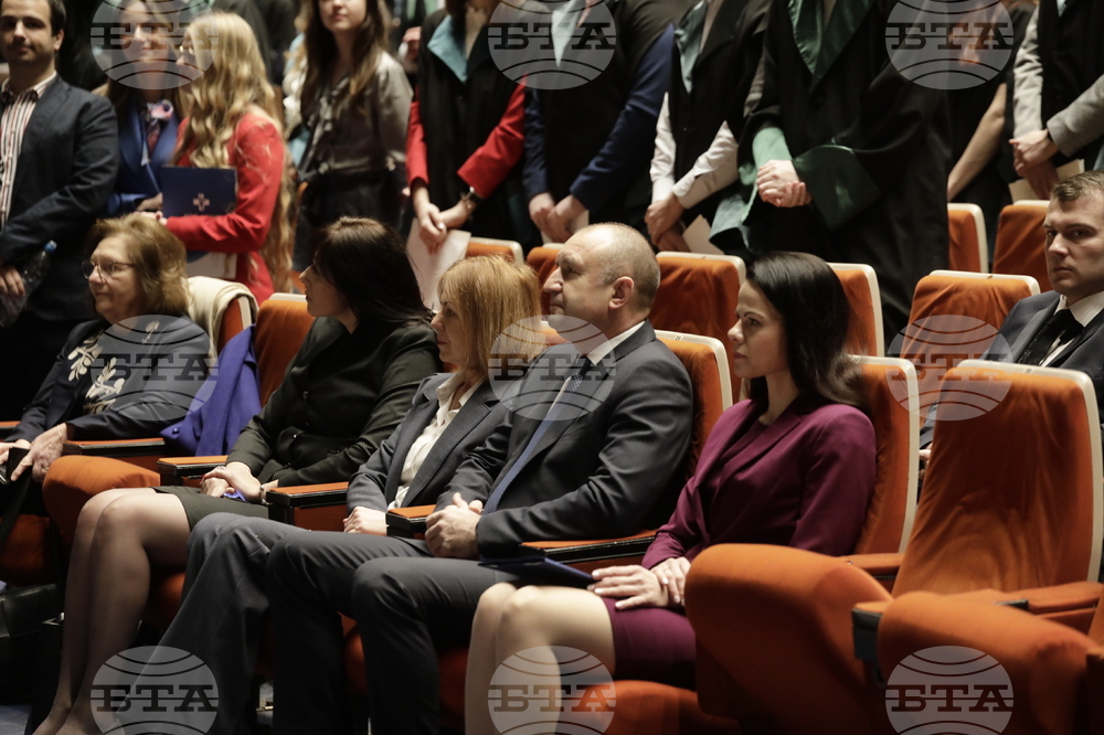 Медицински факултет към Медицинския университет - лекари - дипломи - връчване