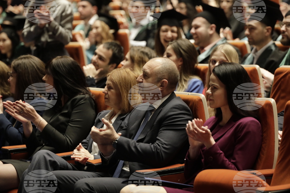 Медицински факултет към Медицинския университет - лекари - дипломи - връчване