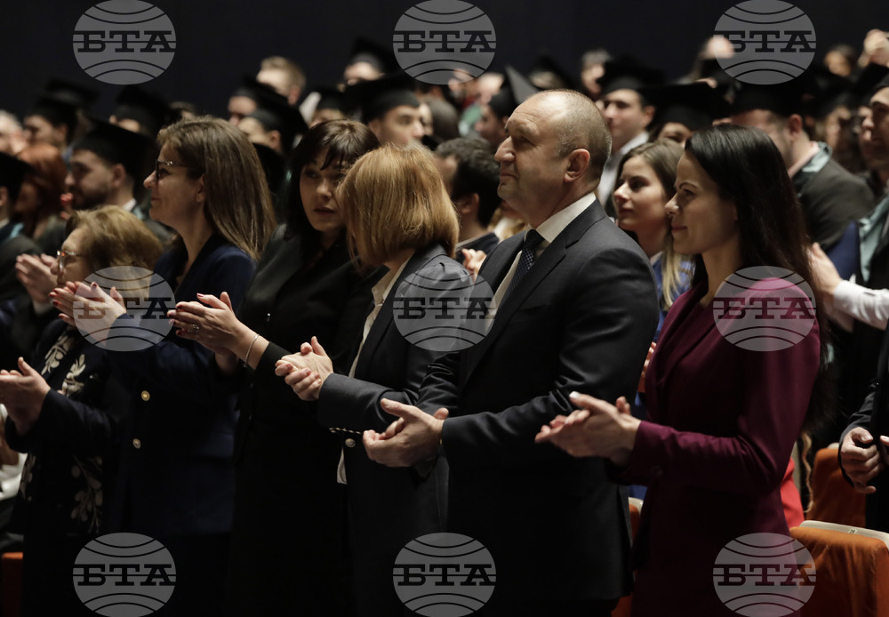 Медицински факултет към Медицинския университет - лекари - дипломи - връчване