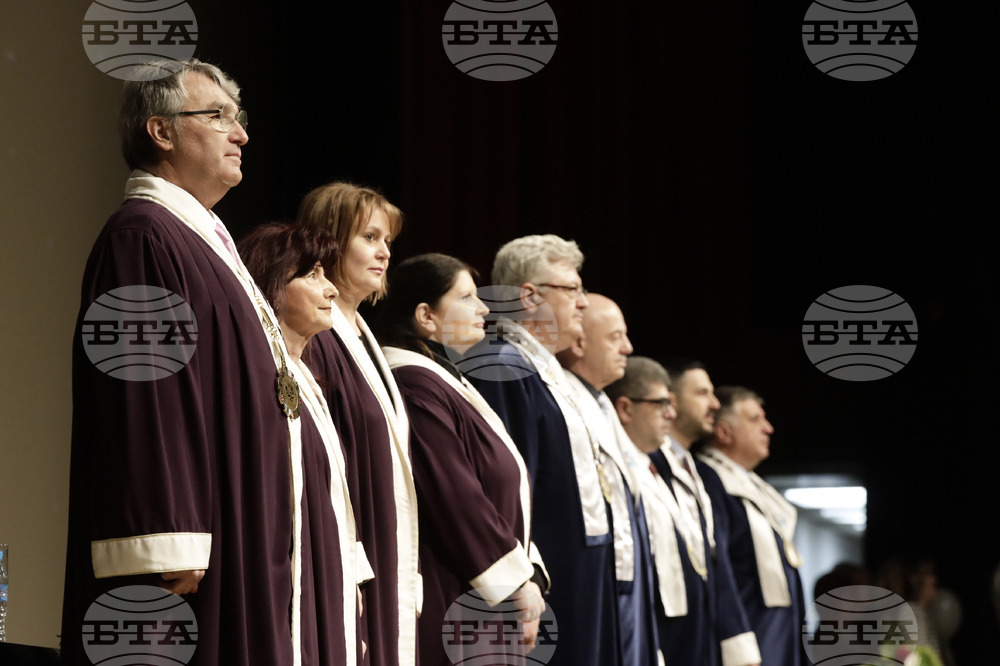 Медицински факултет към Медицинския университет - лекари - дипломи - връчване