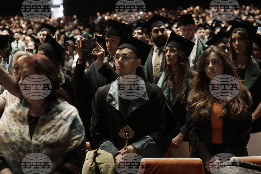 Медицински факултет към Медицинския университет - лекари - дипломи - връчване