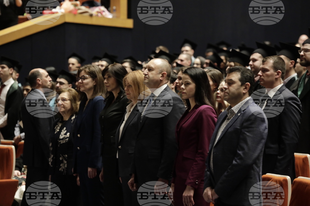 Медицински факултет към Медицинския университет - лекари - дипломи - връчване