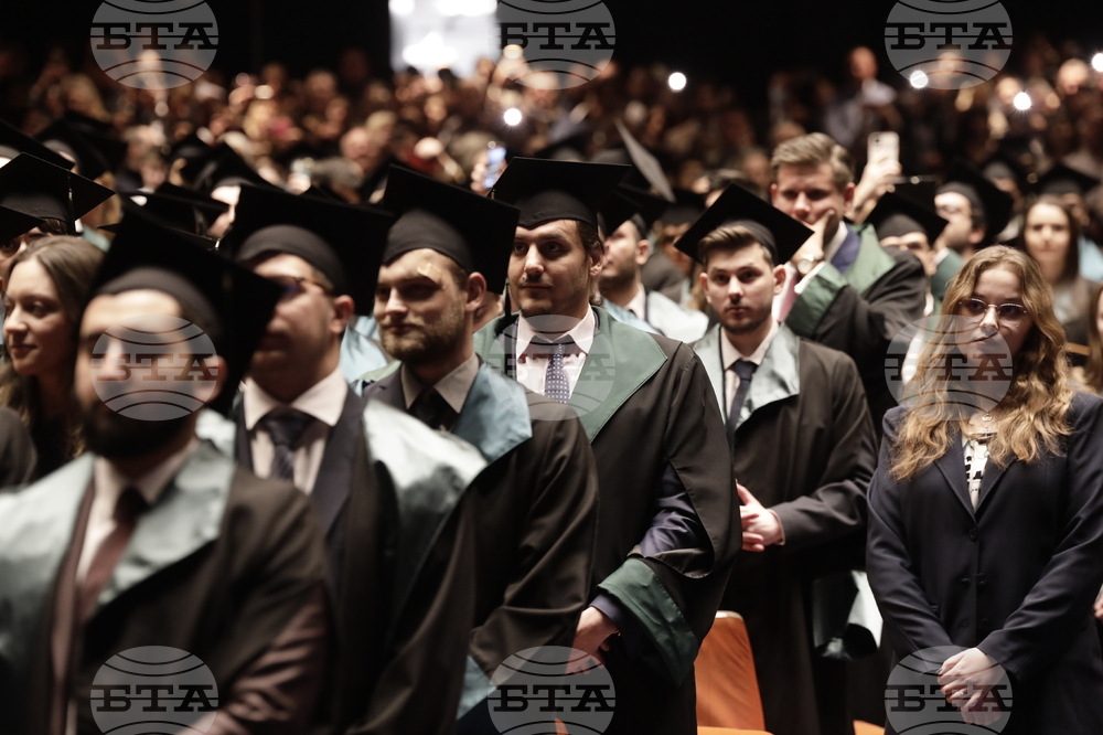 Медицински факултет към Медицинския университет - лекари - дипломи - връчване