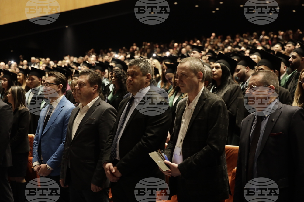 Медицински факултет към Медицинския университет - лекари - дипломи - връчване