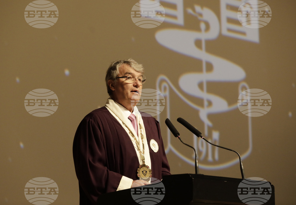 Медицински факултет към Медицинския университет - лекари - дипломи - връчване