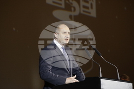 Медицински факултет към Медицинския университет - лекари - дипломи - връчване