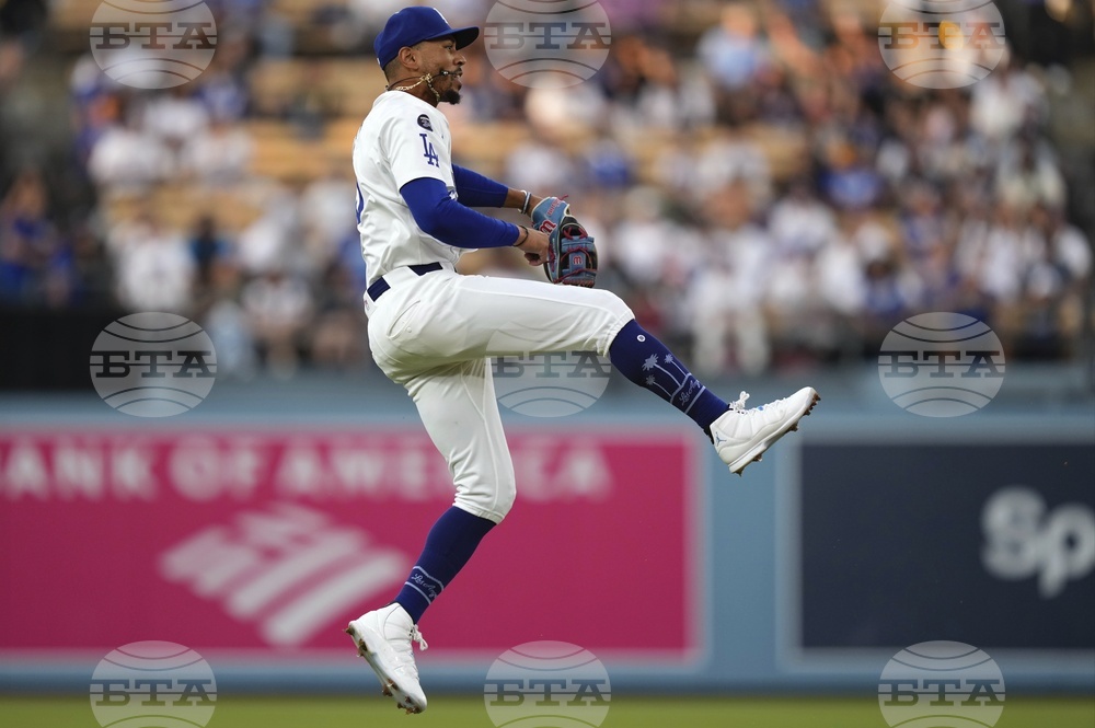 Brewers Dodgers Baseball