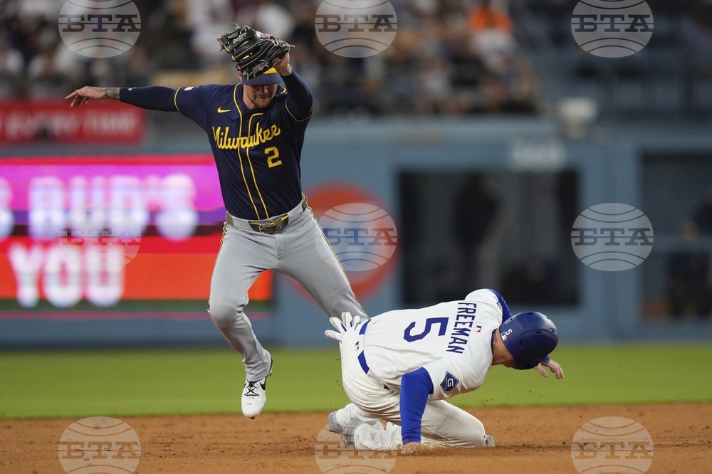 Brewers Dodgers Baseball
