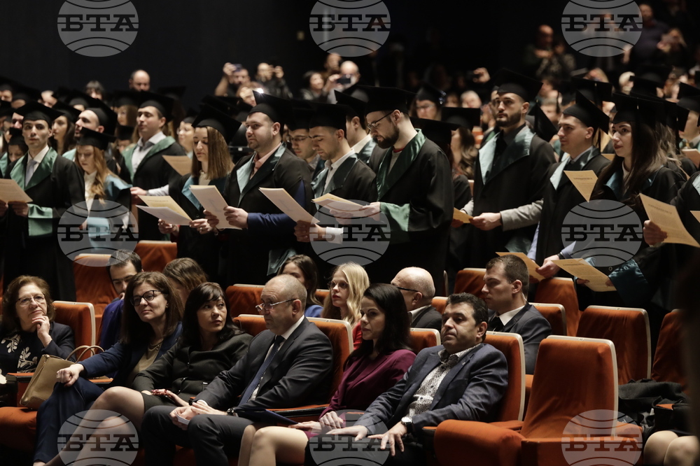 Медицински факултет към Медицинския университет - лекари - дипломи - връчване