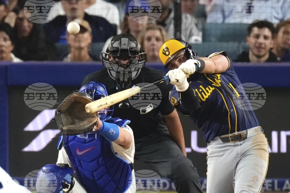 Brewers Dodgers Baseball
