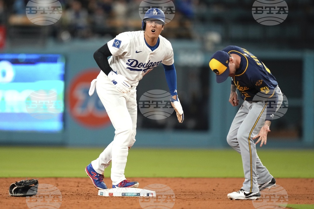Brewers Dodgers Baseball