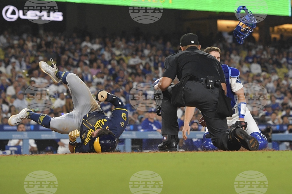 Brewers Dodgers Baseball