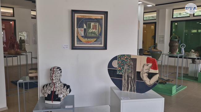 Изложба с творби от конкурса „Троянски майстор 2025“ е подредена в Националното изложение на художествените занаяти в Орешак