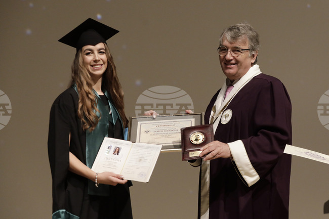 Медицински факултет към Медицинския университет - лекари - дипломи - връчване