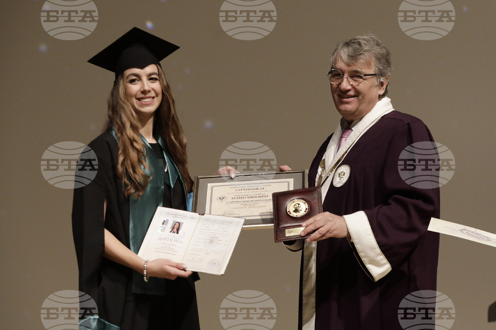 Медицински факултет към Медицинския университет - лекари - дипломи - връчване