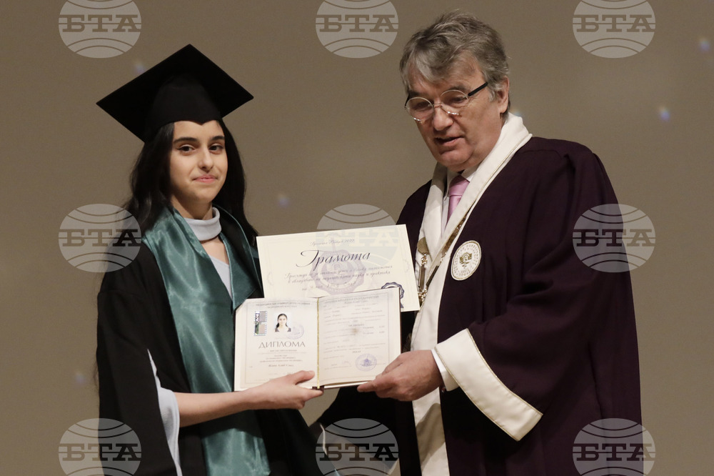 Медицински факултет към Медицинския университет - лекари - дипломи - връчване