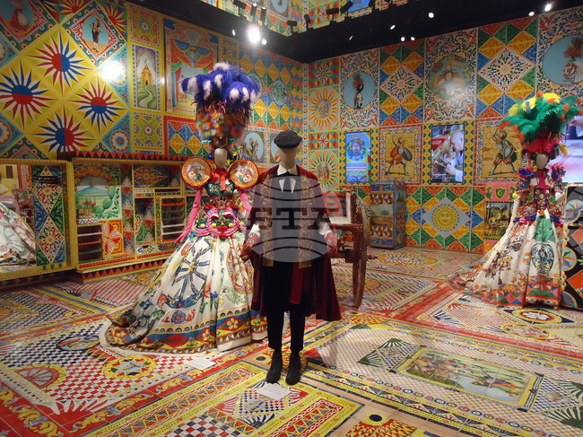 Рим - неизменен магнит за разнородни сегменти от посетители, от богомолци и лидери до почитатели на изкуството и на висшата мода