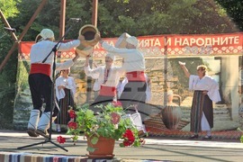 Село Рибарица - празник - народен обичай и автентична носия