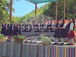 Село Рибарица - празник - народен обичай и автентична носия