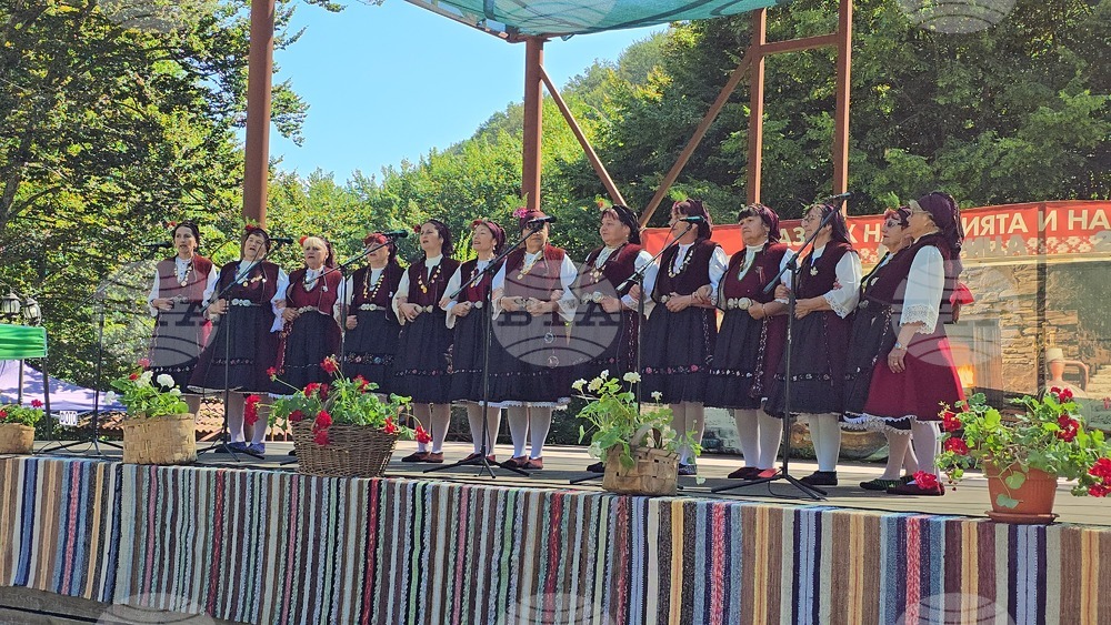 Село Рибарица - празник - народен обичай и автентична носия