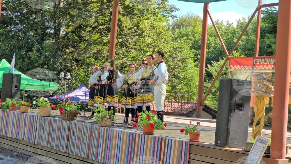 Село Рибарица - празник - народен обичай и автентична носия