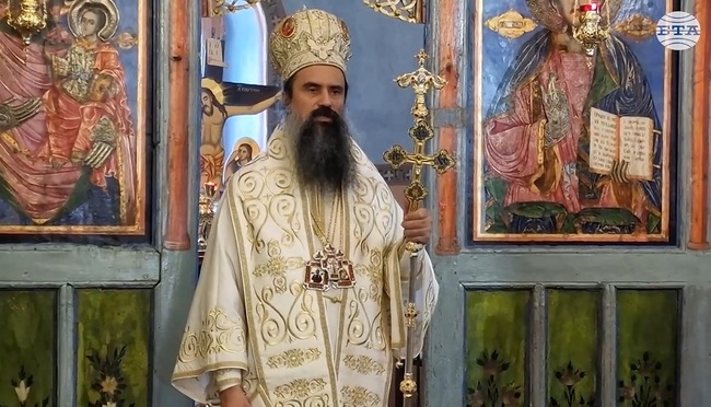 Софийският митрополит и български патриарх Даниил отслужи патриаршеска света литургия в обновения храм „Св. Петка“ в Трън