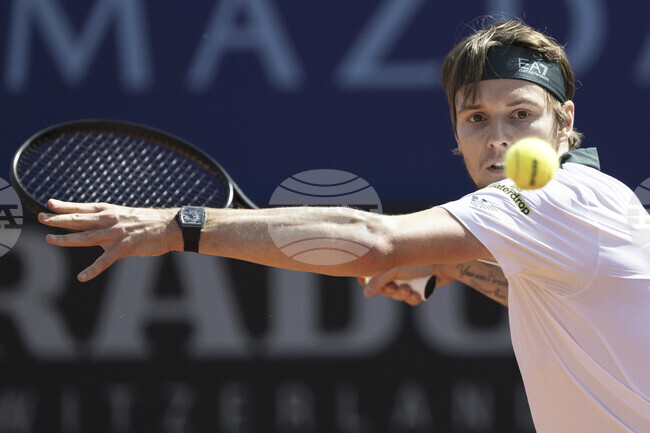 Александър Бублик стана шампион на турнира по тенис в Кицбюел и завоюва седма титла в кариерата си