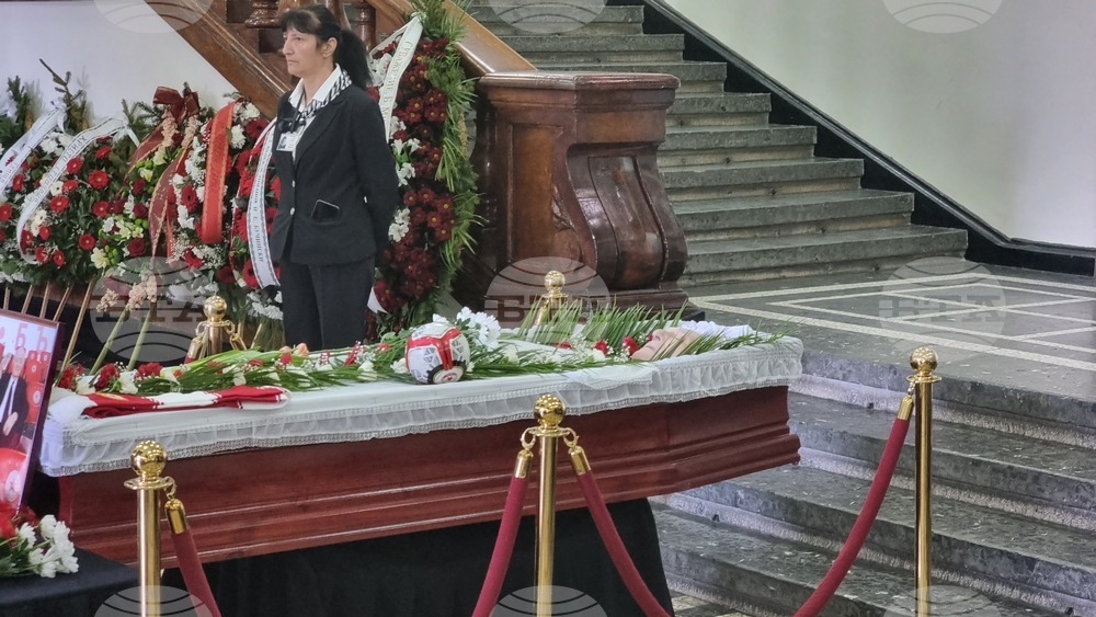 Футболна България се прощава с легендата на ЦСКА и националния отбор Петър Жеков