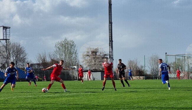 Несебър победи Розова долина в контрола на два отбора, които са съперници в Трета лига