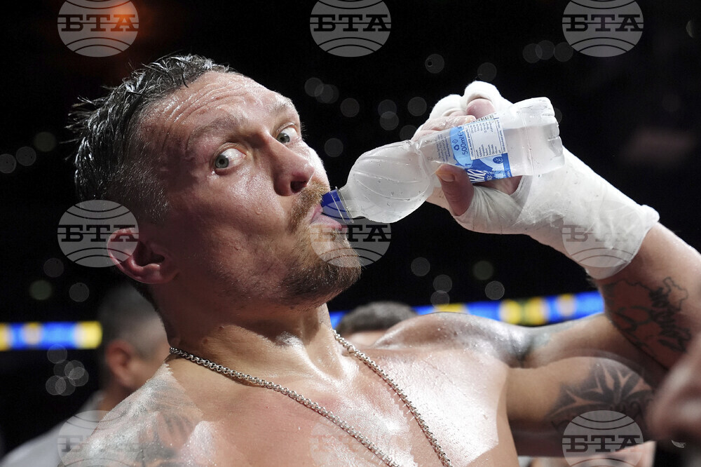 Усик излиза на ринга за титлата на WBC срещу Краля на кикбокса пред пирамидите в Египет