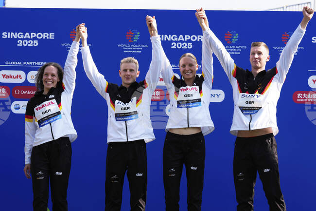 Германия спечели смесената щафета в открити води и донесе четвърто злато за Флориан Велброк от Световното първенство по плувни спортове
